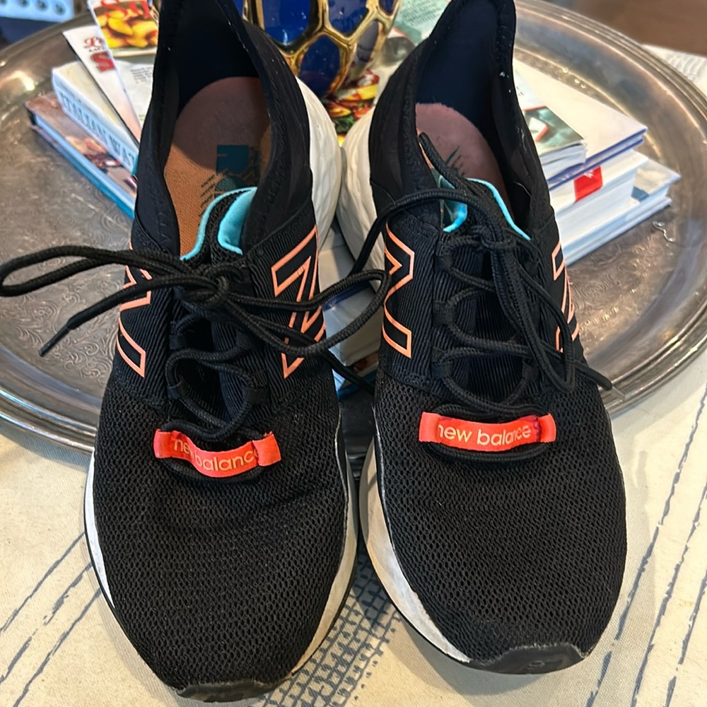 New Balance  ROAV running shoe size 8.5